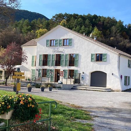 L'Azimut Hotel Senez Екстериор снимка