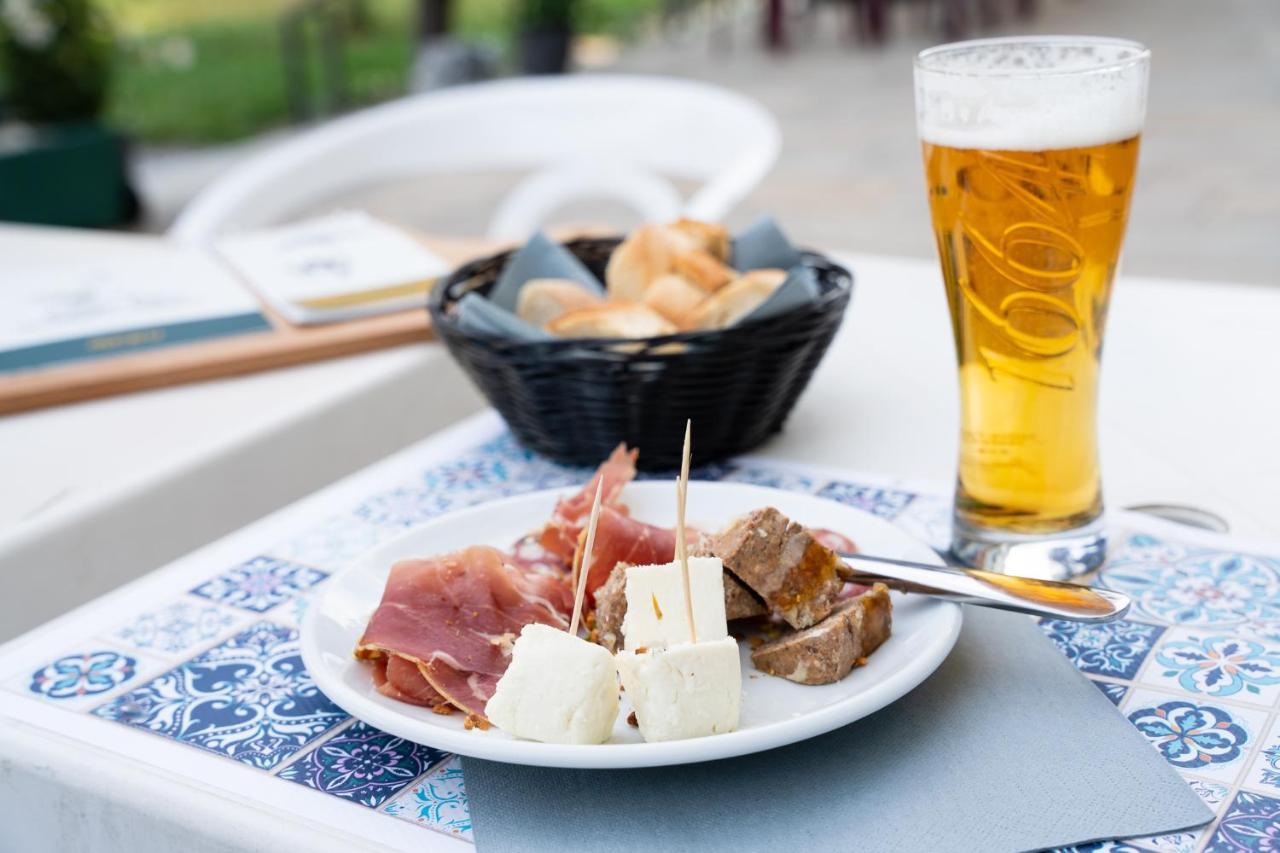 L'Azimut Hotel Senez Екстериор снимка
