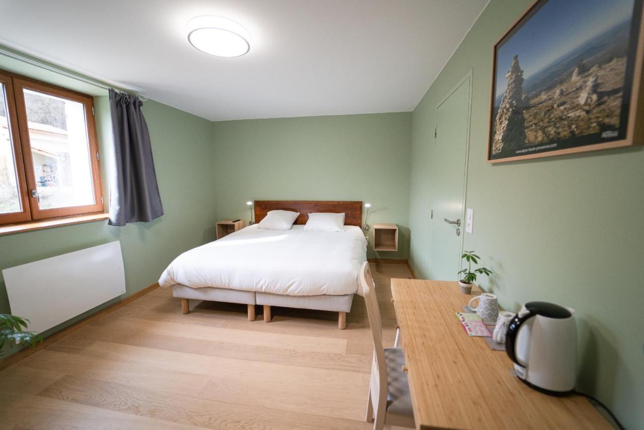 L'Azimut Hotel Senez Екстериор снимка